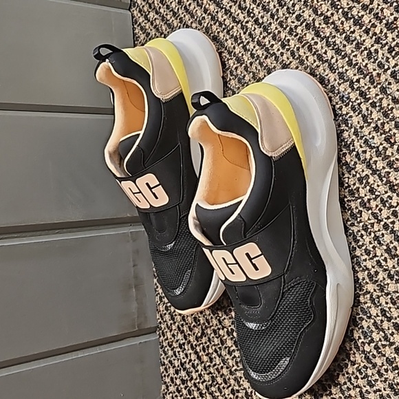 UGG Women's La Flex Sneaker. - Picture 7 of 9